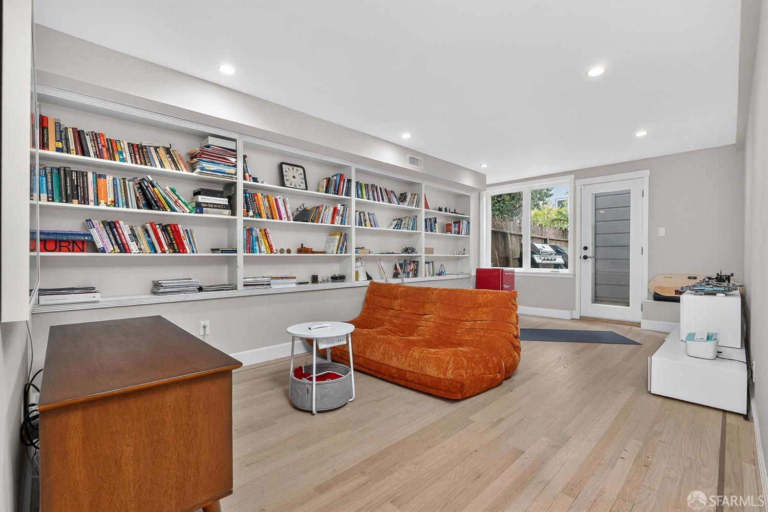 Detail Gallery Image 17 of 28 For 49 Theresa St, San Francisco,  CA 94112 - 5 Beds | 2 Baths