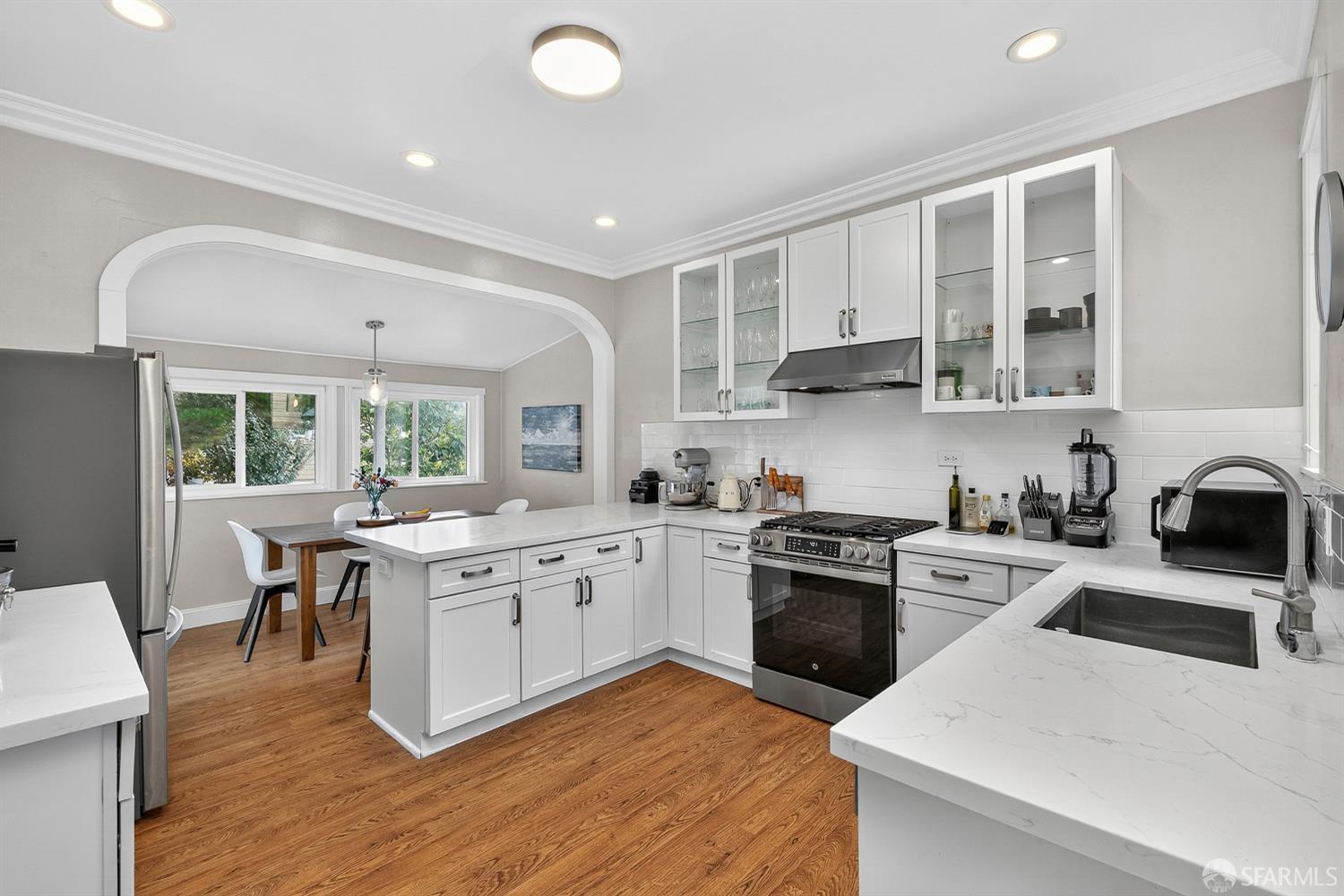 Detail Gallery Image 13 of 28 For 49 Theresa St, San Francisco,  CA 94112 - 5 Beds | 2 Baths