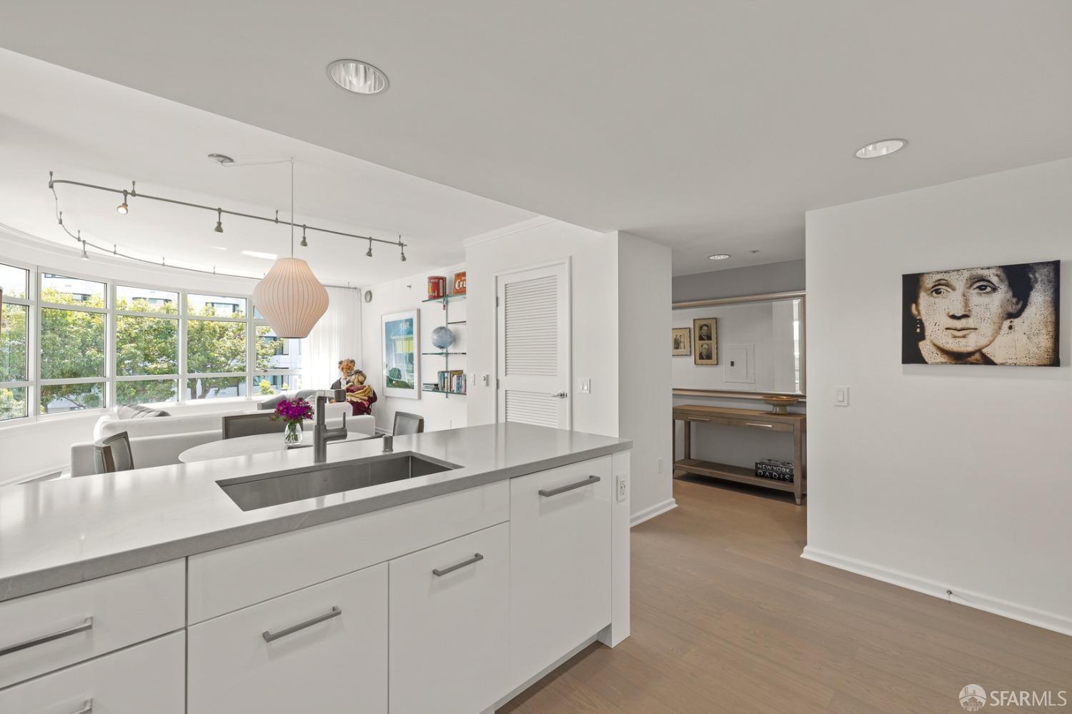 Photo #2: 425064285 Listing 