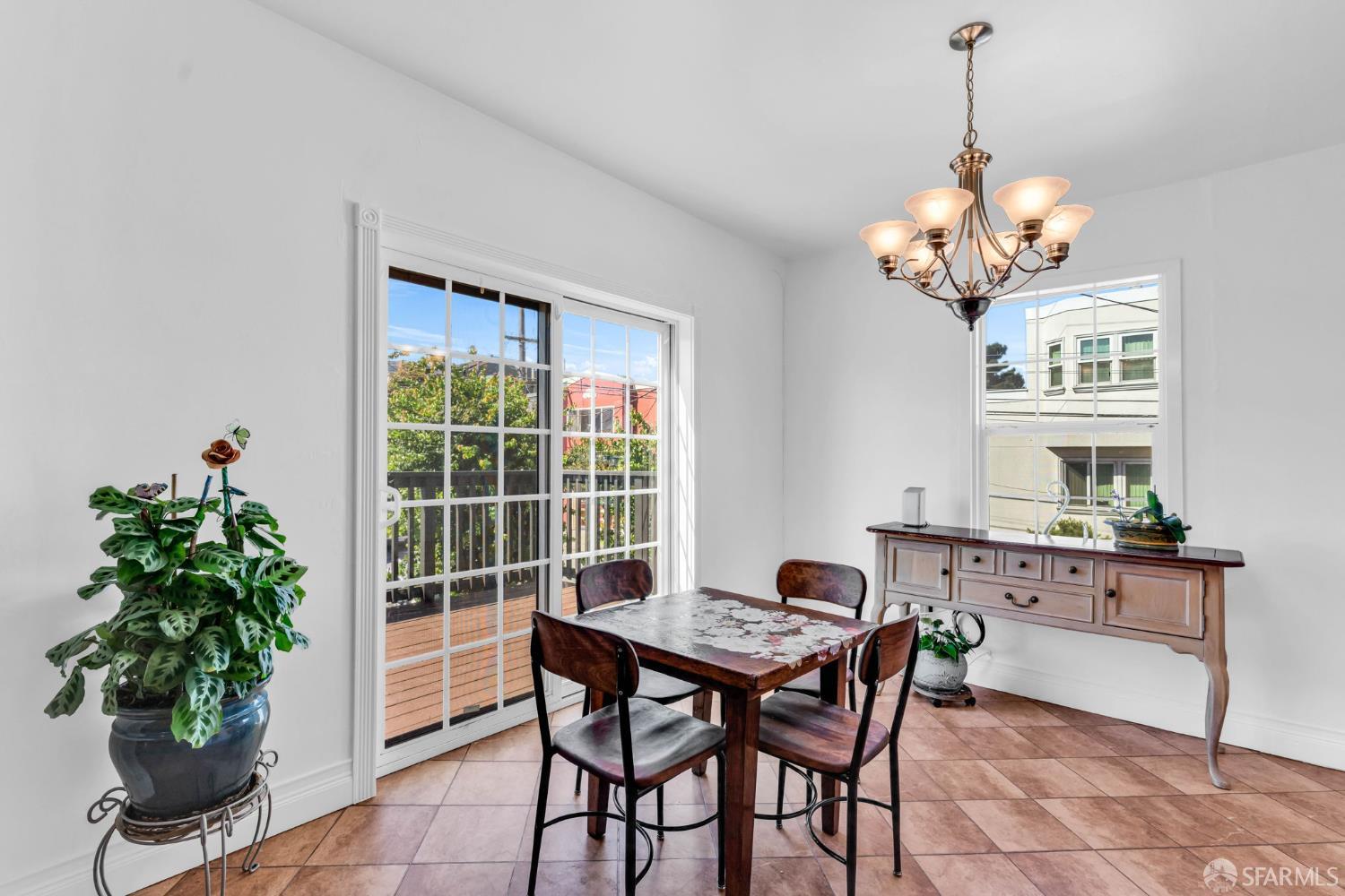 Detail Gallery Image 15 of 44 For 201 Congdon St, San Francisco,  CA 94112 - 5 Beds | 2 Baths