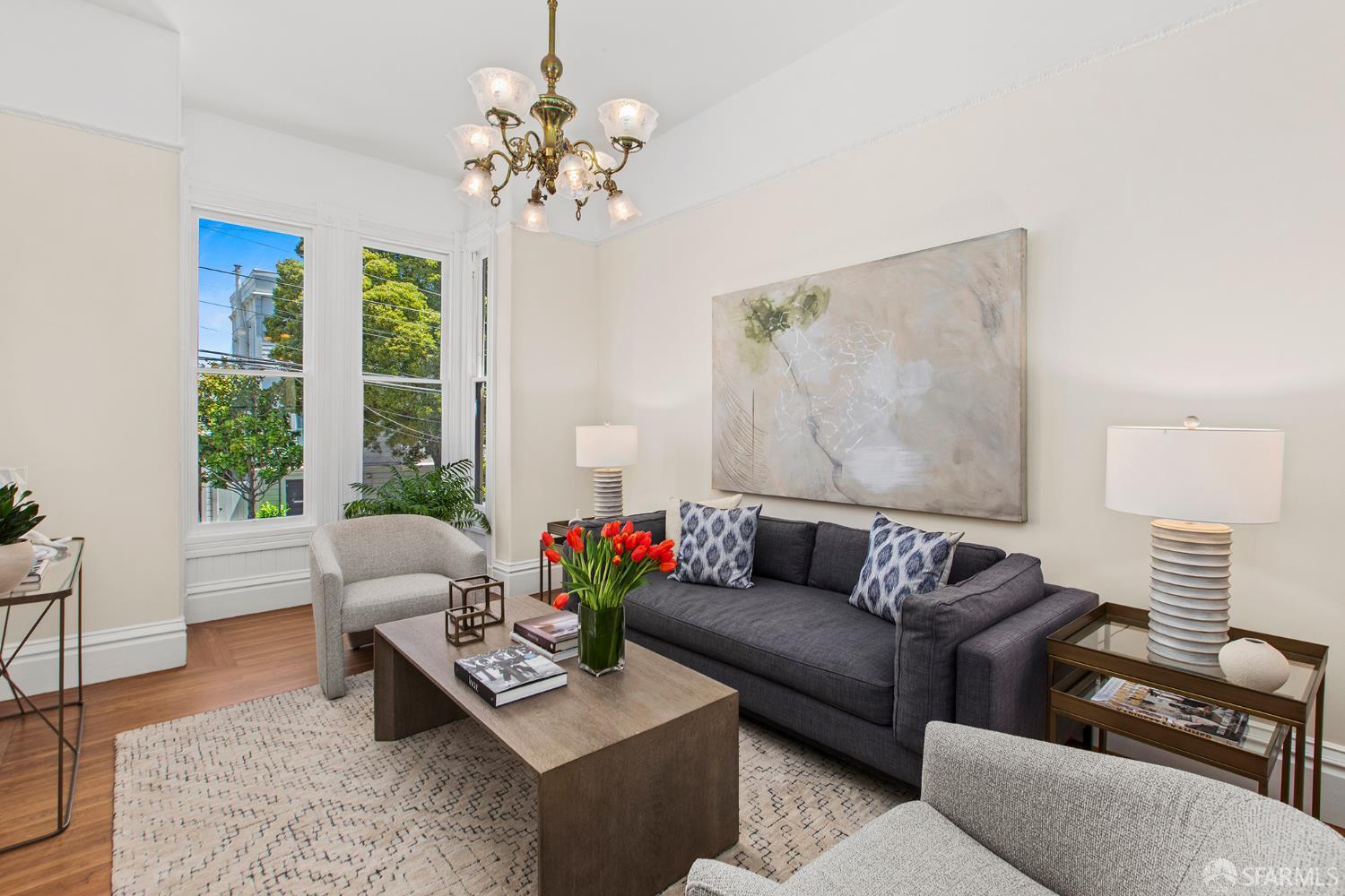 Detail Gallery Image 2 of 23 For 2207 Broderick St, San Francisco,  CA 94115 - 2 Beds | 1/1 Baths