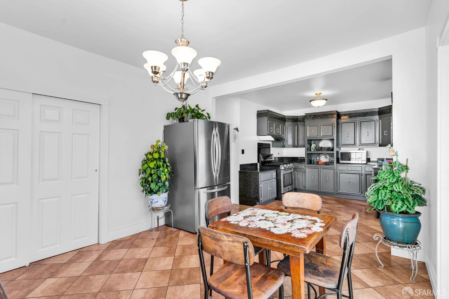 Detail Gallery Image 9 of 44 For 201 Congdon St, San Francisco,  CA 94112 - 5 Beds | 2 Baths