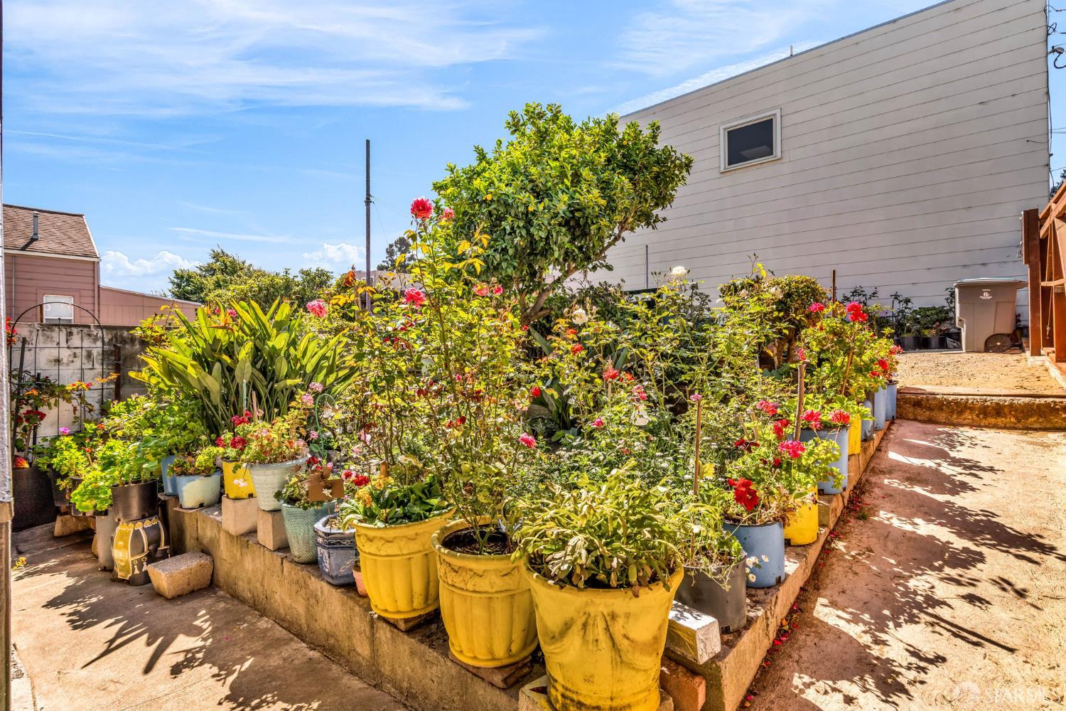 Detail Gallery Image 22 of 44 For 201 Congdon St, San Francisco,  CA 94112 - 5 Beds | 2 Baths