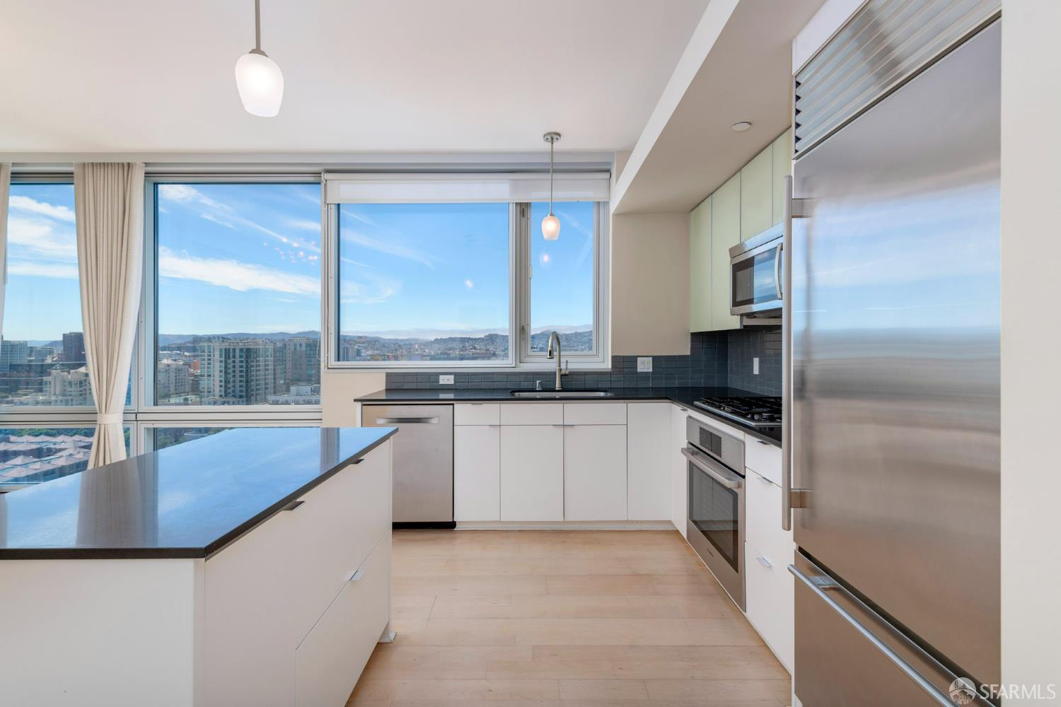 Detail Gallery Image 5 of 34 For 501 Beale St 20g,  San Francisco,  CA 94105 - 3 Beds | 2 Baths