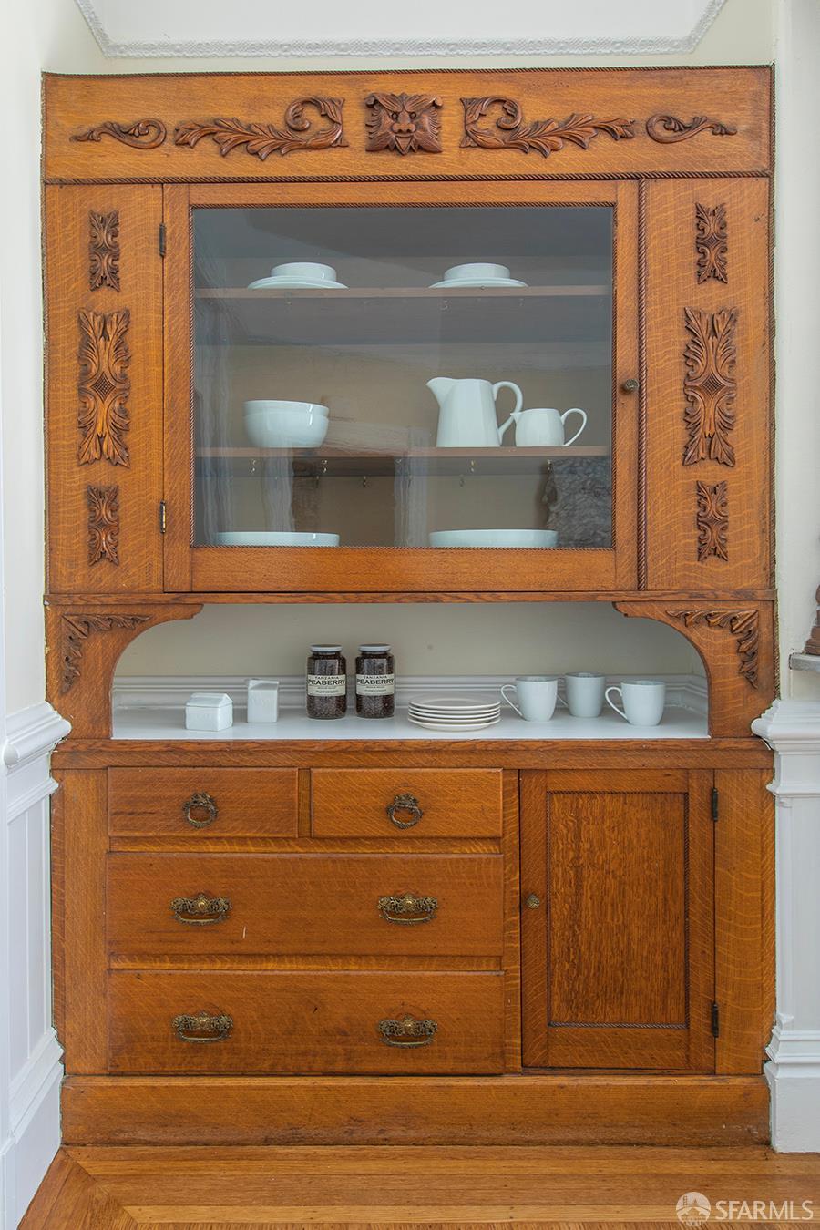 Detail Gallery Image 9 of 23 For 2207 Broderick St, San Francisco,  CA 94115 - 2 Beds | 1/1 Baths