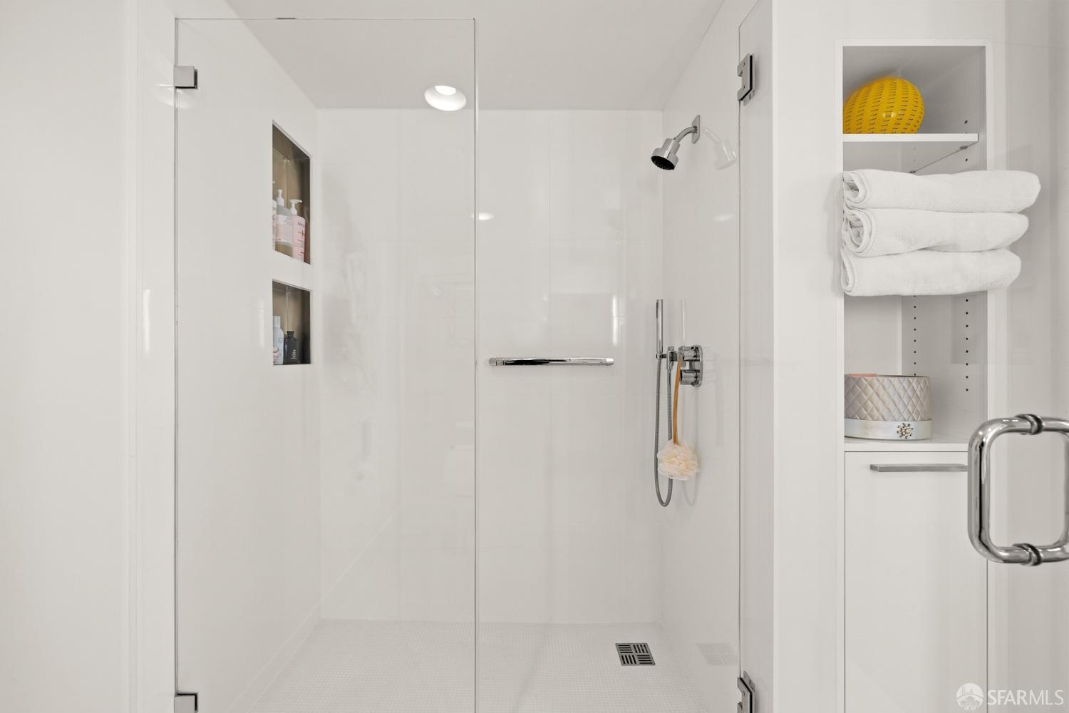 Photo #5: 425064285 Listing 