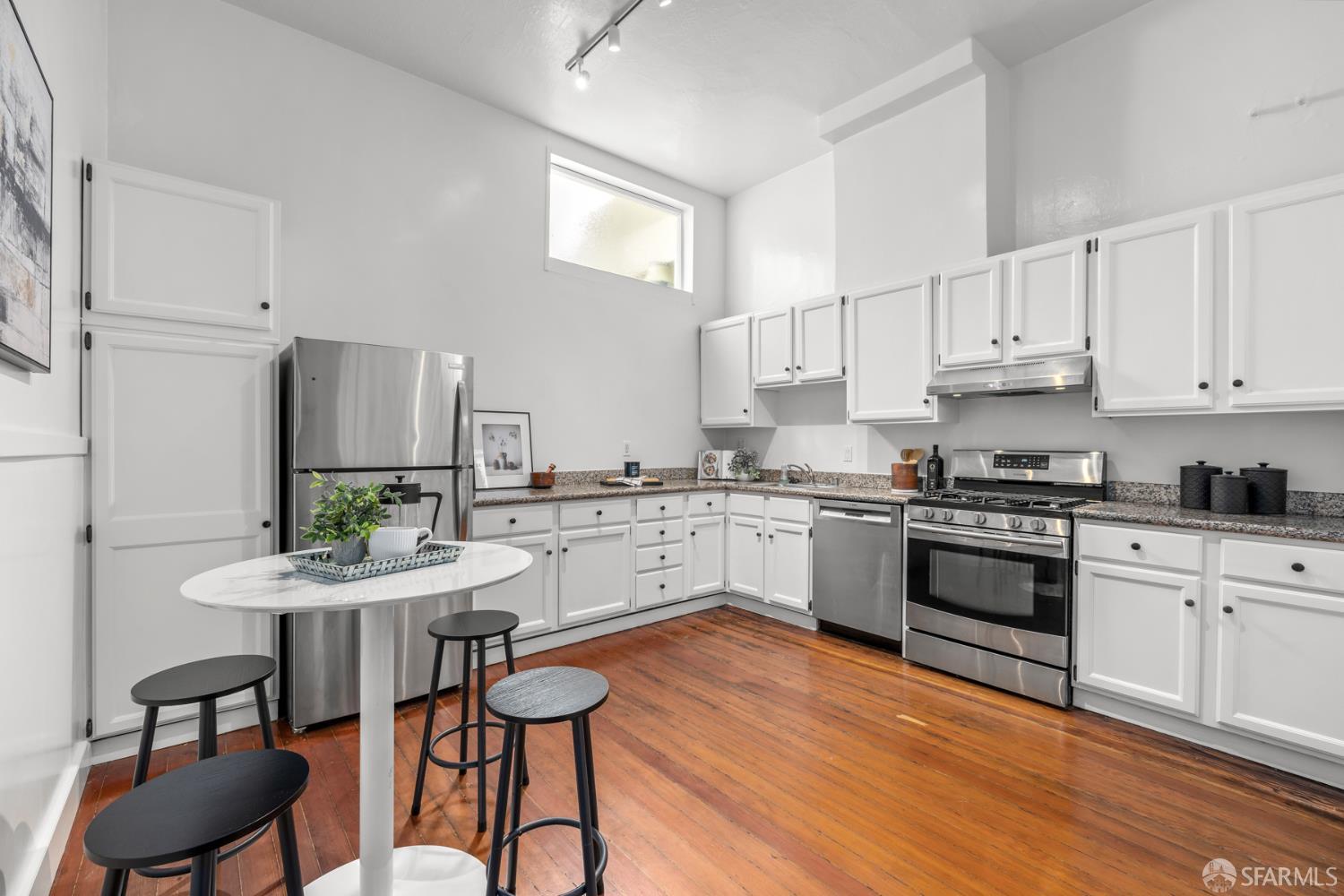 Detail Gallery Image 4 of 15 For 2603 23rd St, San Francisco,  CA 94110 - 3 Beds | 1 Baths