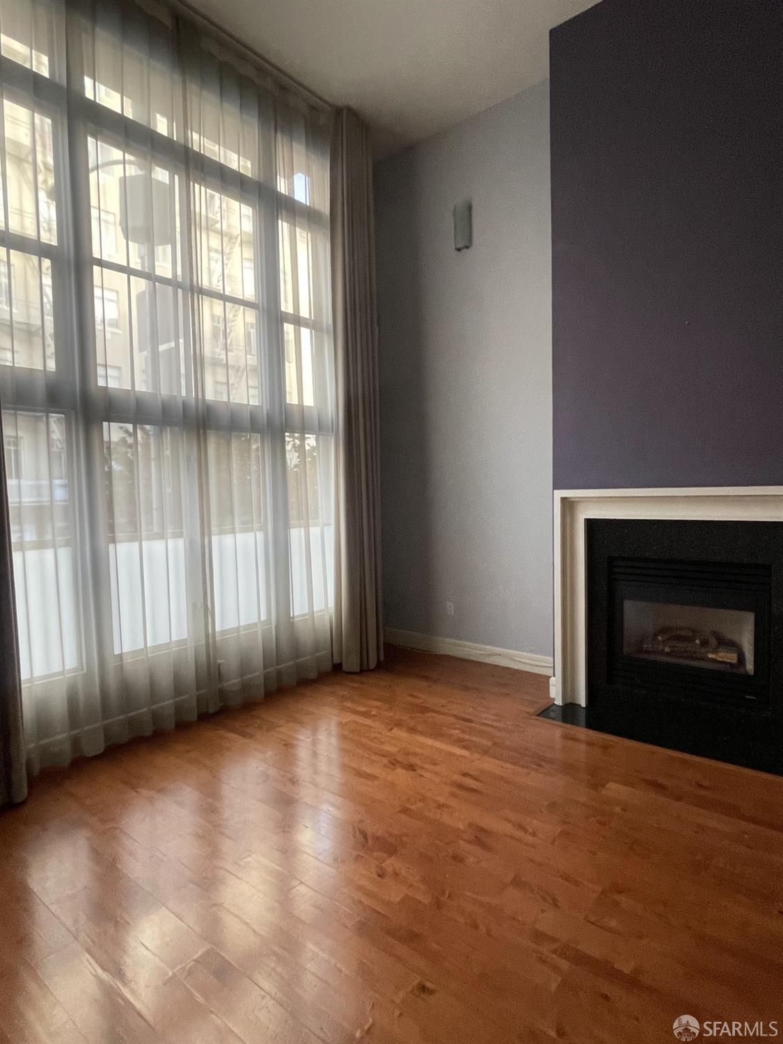 Detail Gallery Image 4 of 13 For 545 Leavenworth St #1,  San Francisco,  CA 94109 - 1 Beds | 2 Baths
