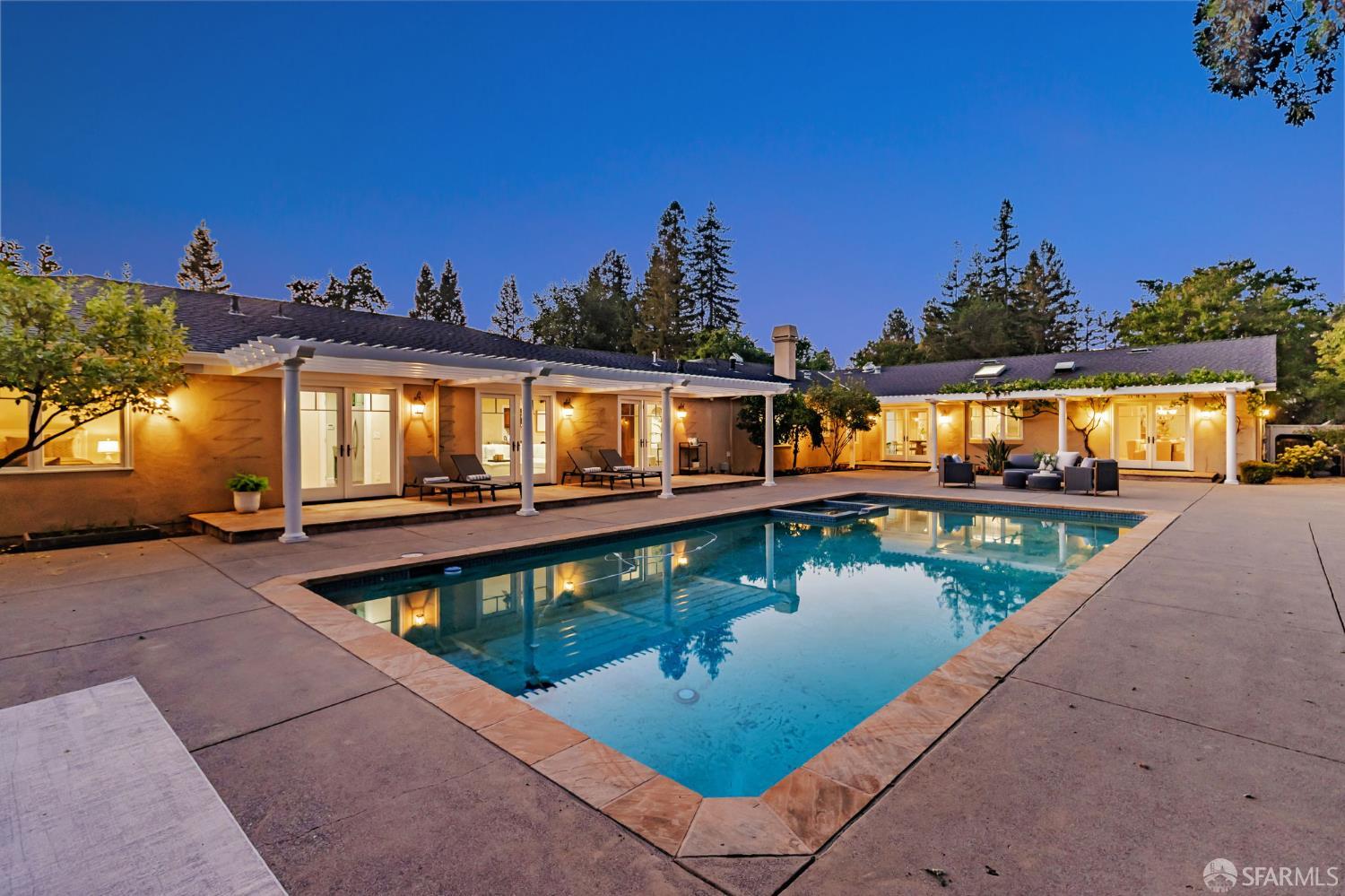 Detail Gallery Image 12 of 43 For 2 Callado Way, Atherton,  CA 94027 - 5 Beds | 4/1 Baths