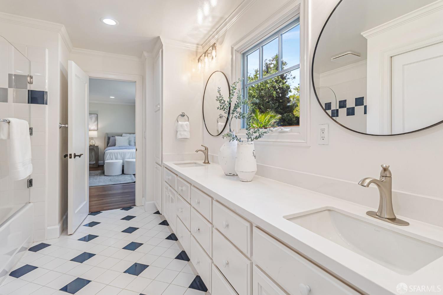 Detail Gallery Image 28 of 43 For 2 Callado Way, Atherton,  CA 94027 - 5 Beds | 4/1 Baths