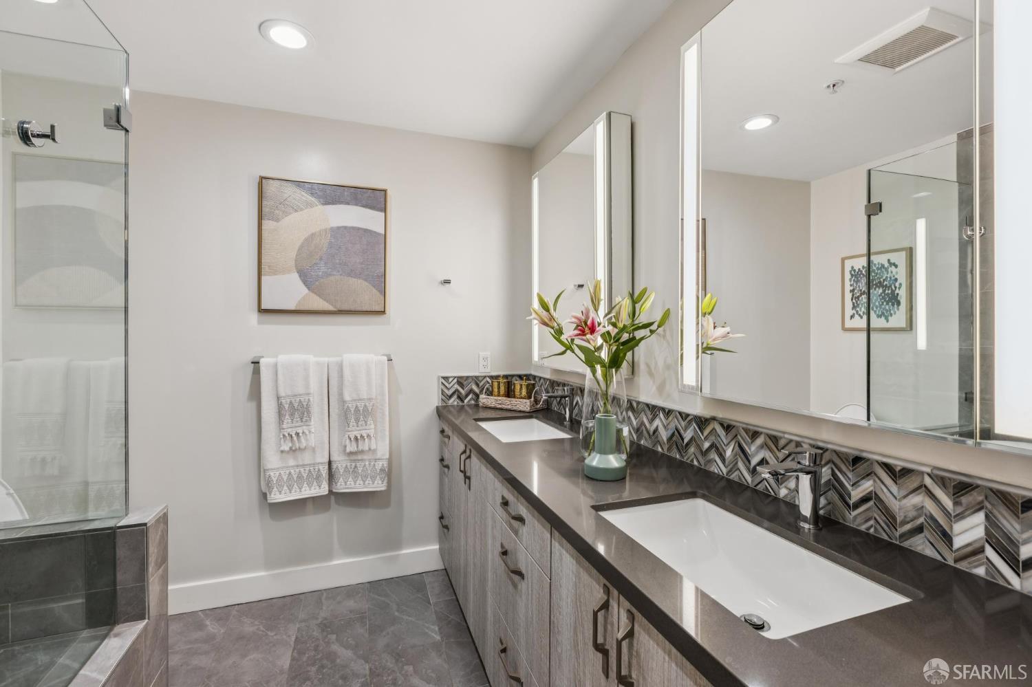 Detail Gallery Image 12 of 31 For 8 Landers St #301,  San Francisco,  CA 94114 - 2 Beds | 2 Baths