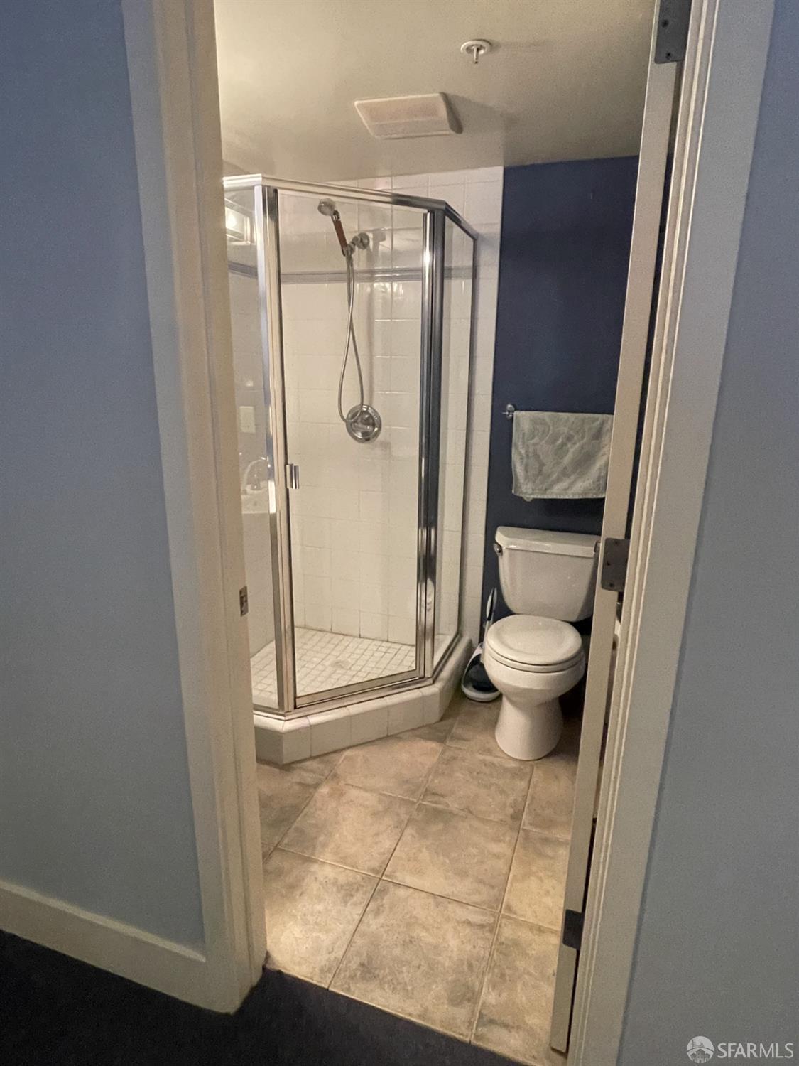 Detail Gallery Image 11 of 13 For 545 Leavenworth St #1,  San Francisco,  CA 94109 - 1 Beds | 2 Baths