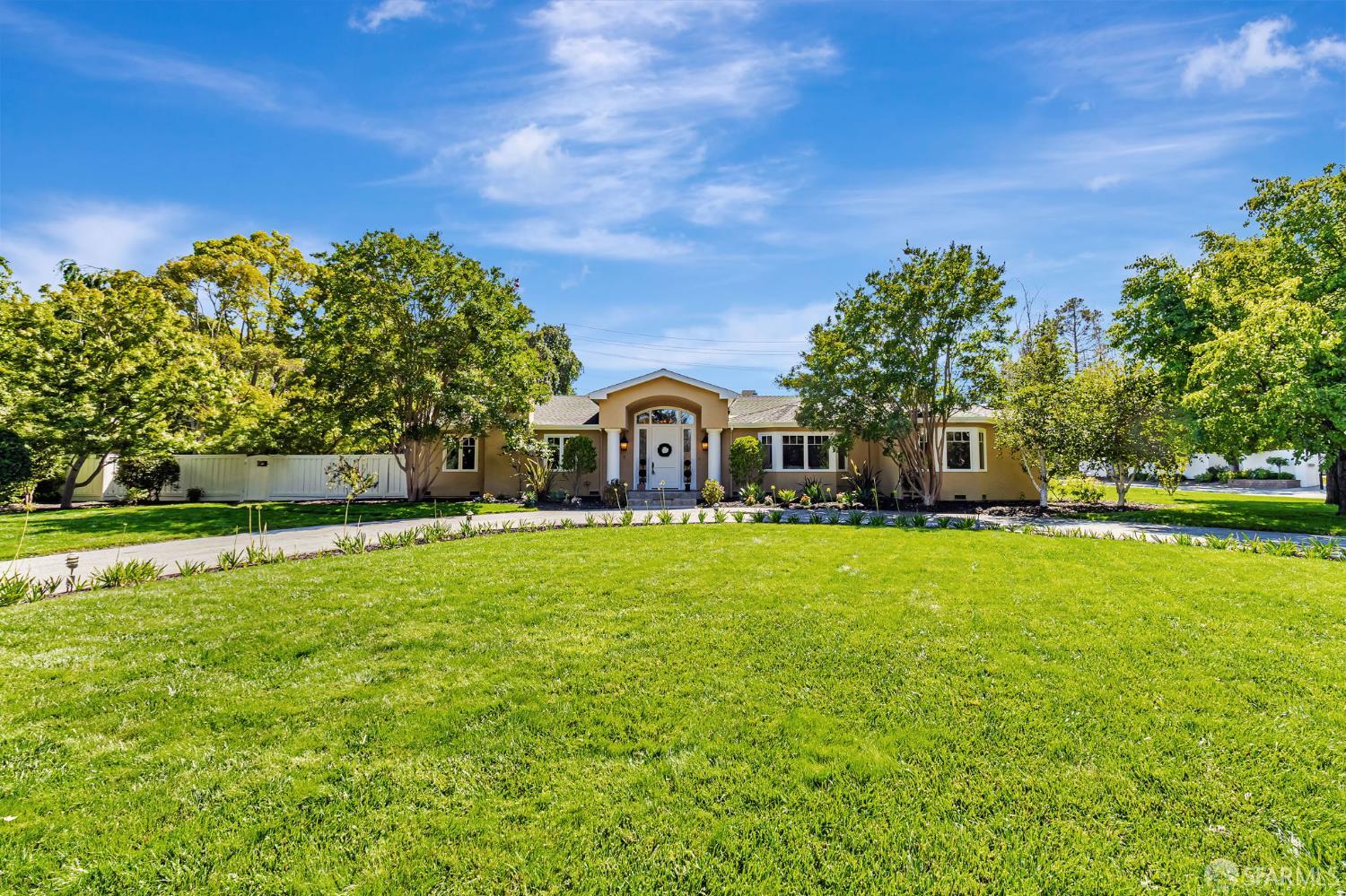Detail Gallery Image 2 of 43 For 2 Callado Way, Atherton,  CA 94027 - 5 Beds | 4/1 Baths