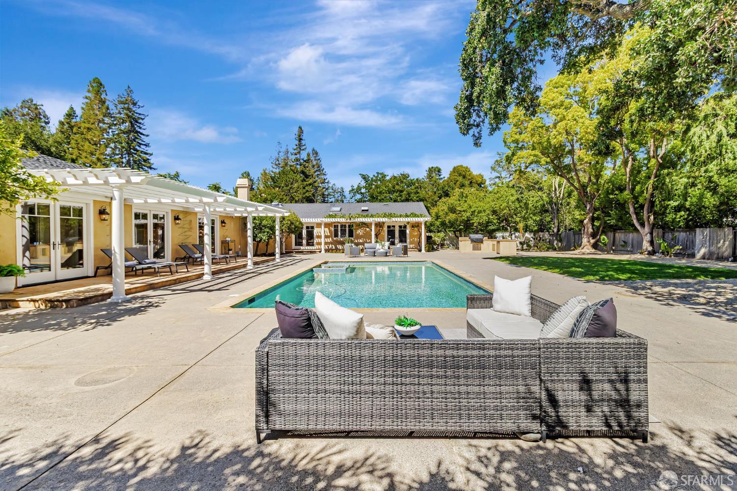 Detail Gallery Image 36 of 43 For 2 Callado Way, Atherton,  CA 94027 - 5 Beds | 4/1 Baths