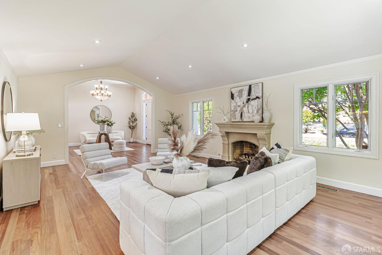 Detail Gallery Image 11 of 43 For 2 Callado Way, Atherton,  CA 94027 - 5 Beds | 4/1 Baths