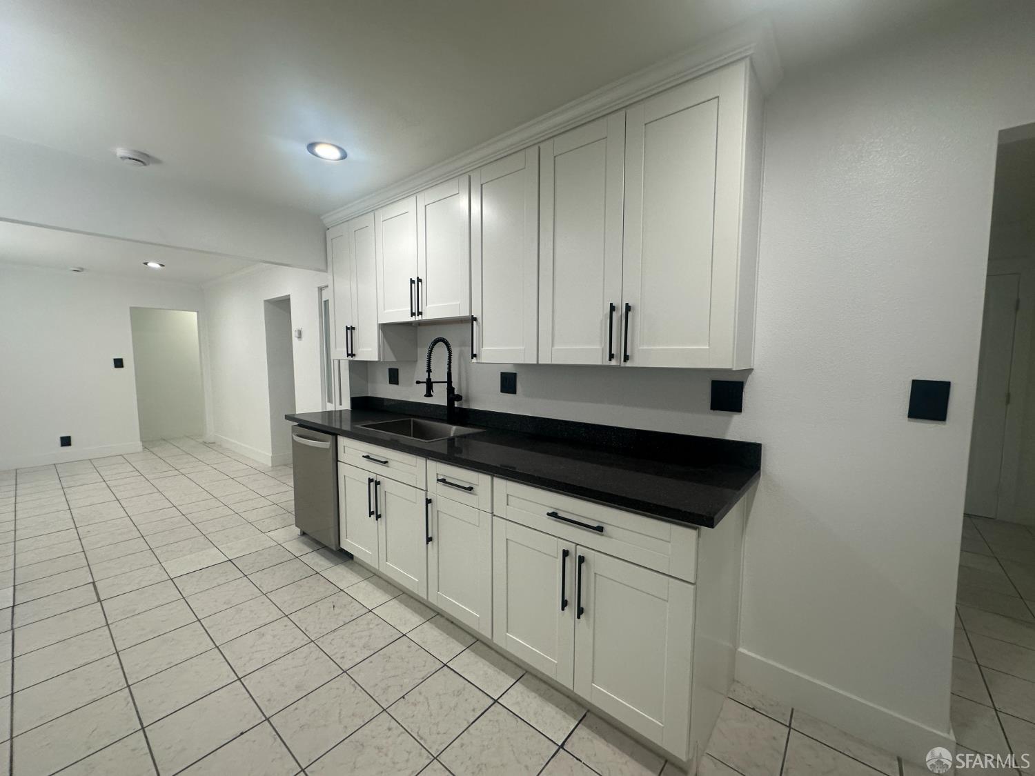 Detail Gallery Image 6 of 28 For 370 Clara St, Oakland,  CA 94603 - 7 Beds | 3 Baths