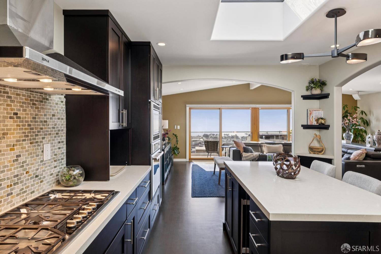 Detail Gallery Image 3 of 93 For 2123 Funston Ave, San Francisco,  CA 94116 - 4 Beds | 3/1 Baths