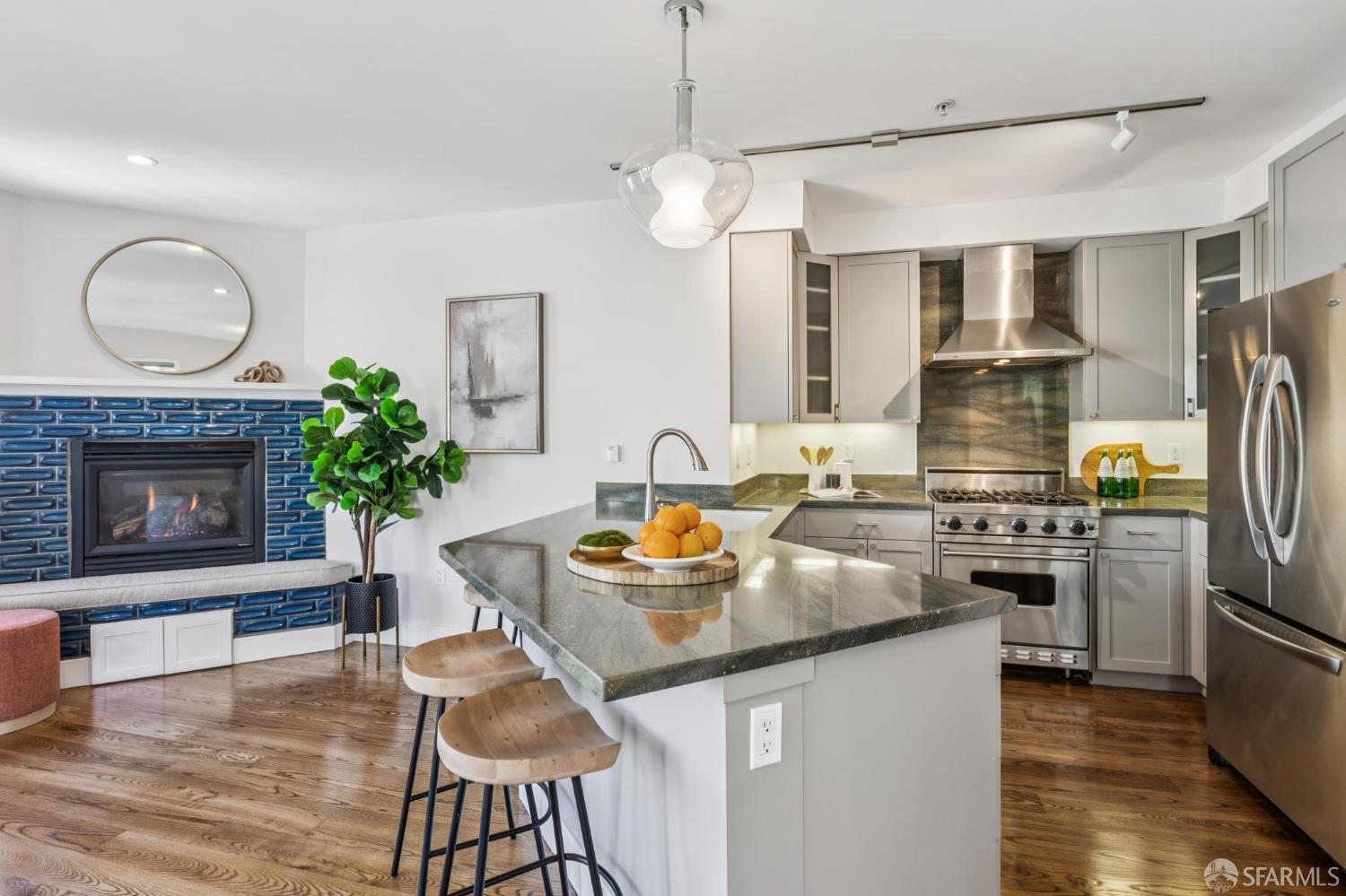 Detail Gallery Image 6 of 31 For 8 Landers St #301,  San Francisco,  CA 94114 - 2 Beds | 2 Baths