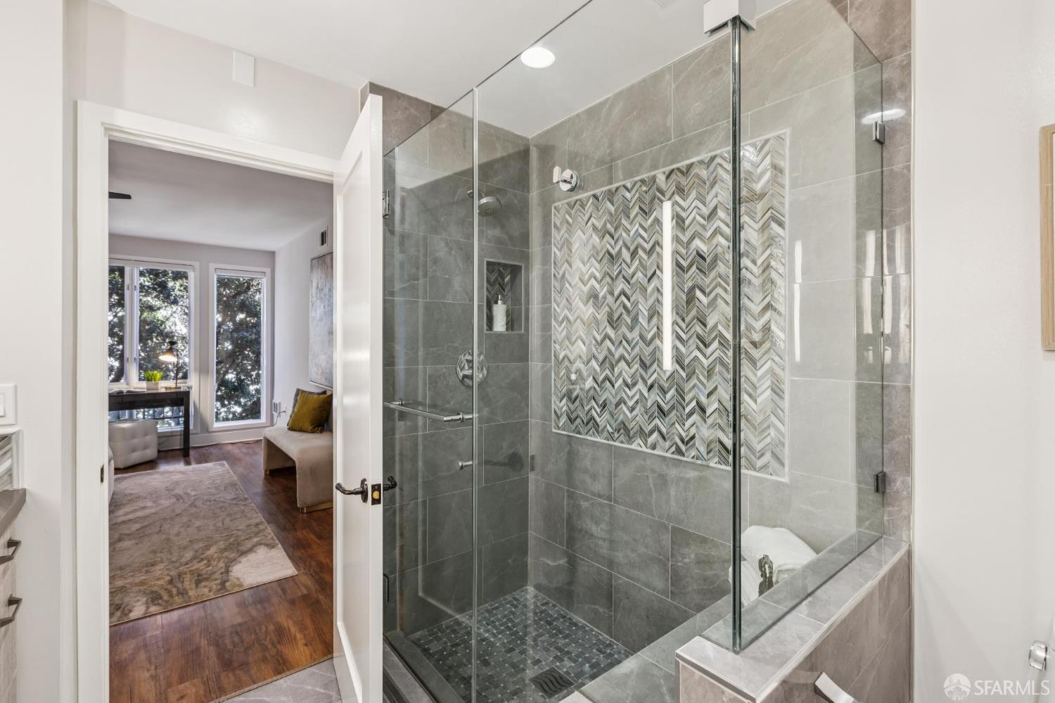 Detail Gallery Image 13 of 31 For 8 Landers St #301,  San Francisco,  CA 94114 - 2 Beds | 2 Baths