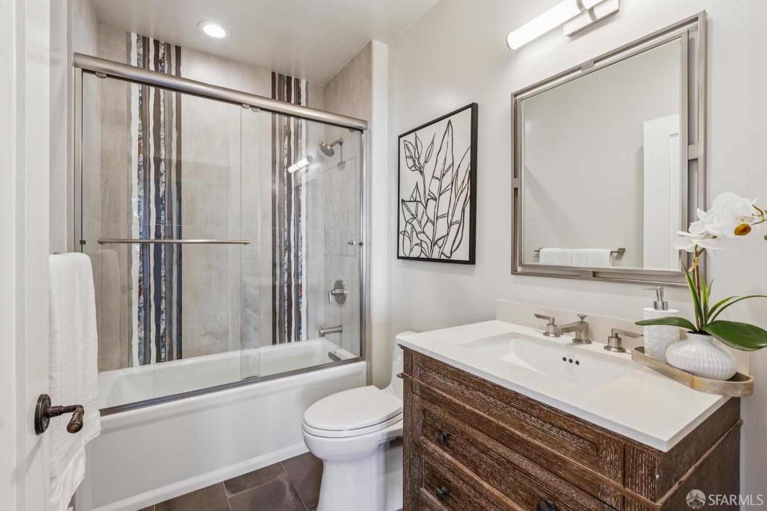 Detail Gallery Image 16 of 31 For 8 Landers St #301,  San Francisco,  CA 94114 - 2 Beds | 2 Baths