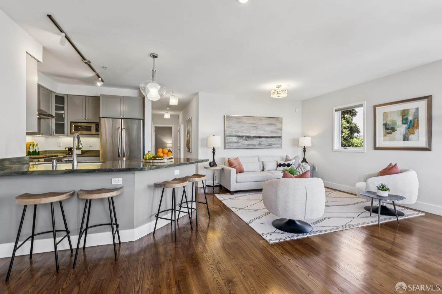 Detail Gallery Image 5 of 31 For 8 Landers St #301,  San Francisco,  CA 94114 - 2 Beds | 2 Baths