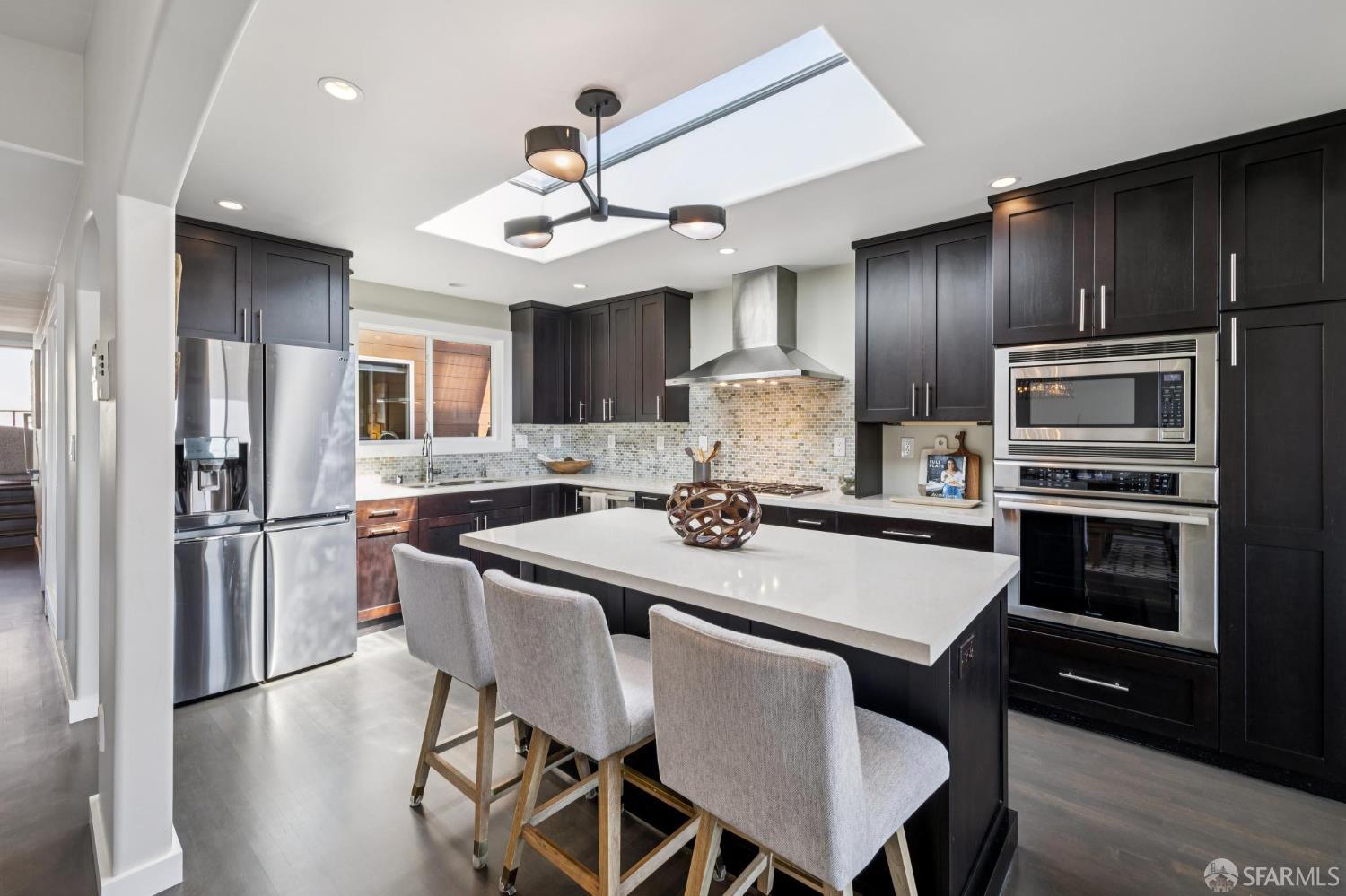 Detail Gallery Image 12 of 93 For 2123 Funston Ave, San Francisco,  CA 94116 - 4 Beds | 3/1 Baths