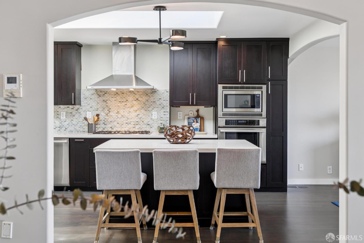 Detail Gallery Image 10 of 93 For 2123 Funston Ave, San Francisco,  CA 94116 - 4 Beds | 3/1 Baths