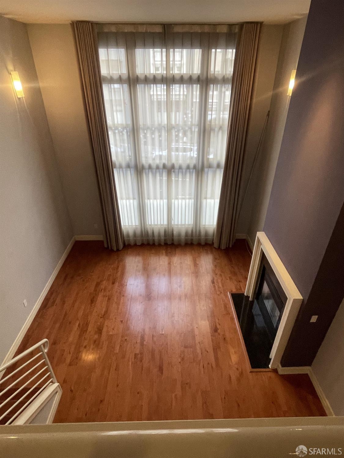 Detail Gallery Image 2 of 13 For 545 Leavenworth St #1,  San Francisco,  CA 94109 - 1 Beds | 2 Baths