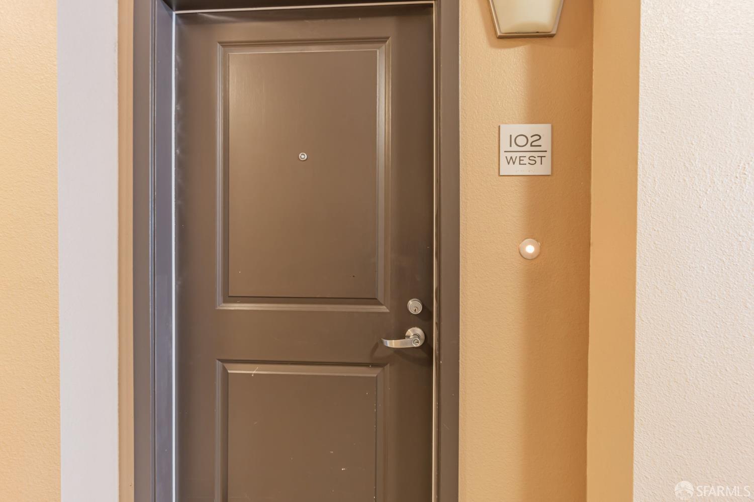 Detail Gallery Image 2 of 33 For 1488 El Camino Real #102,  South San Francisco,  CA 94080 - 1 Beds | 1 Baths