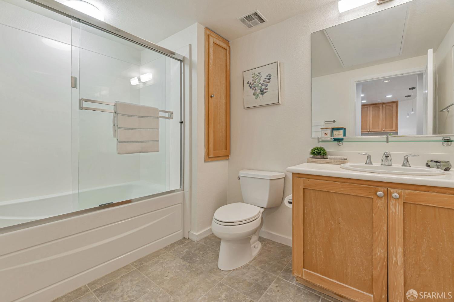 Detail Gallery Image 12 of 33 For 1488 El Camino Real #102,  South San Francisco,  CA 94080 - 1 Beds | 1 Baths