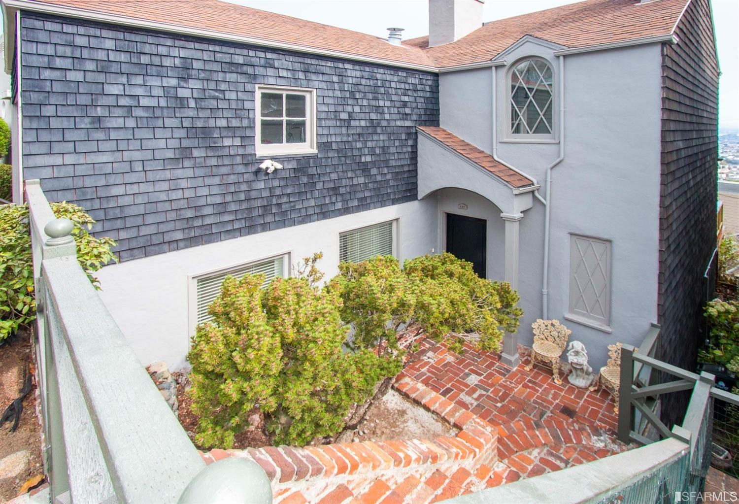 Detail Gallery Image 2 of 41 For 157 Villa Ter, San Francisco,  CA 94114 - 4 Beds | 2/1 Baths