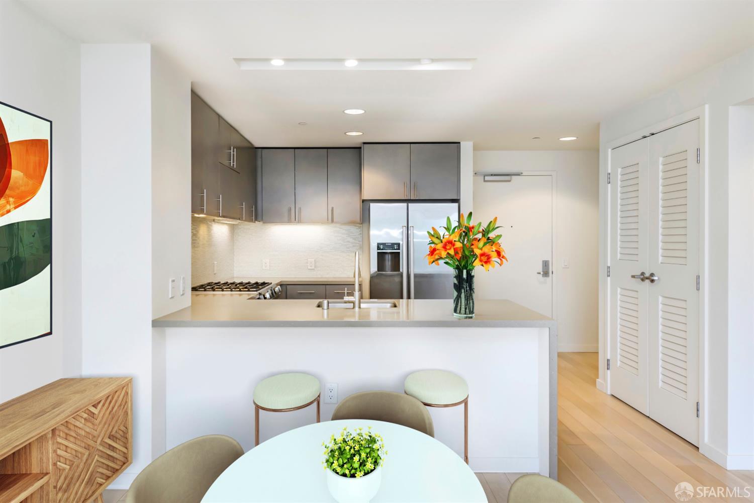 Detail Gallery Image 3 of 27 For 52 Innes Ct #308,  San Francisco,  CA 94124 - 1 Beds | 1 Baths