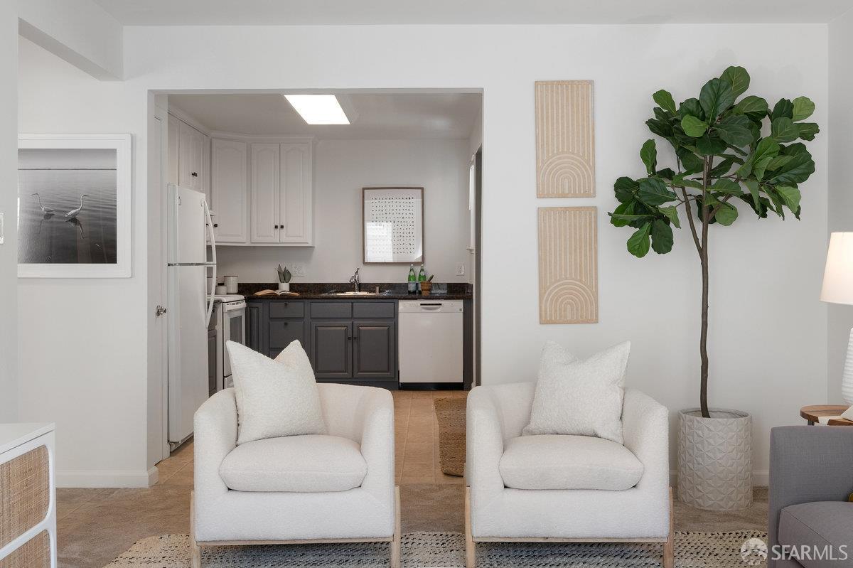 Photo #6: 425064576 Listing 