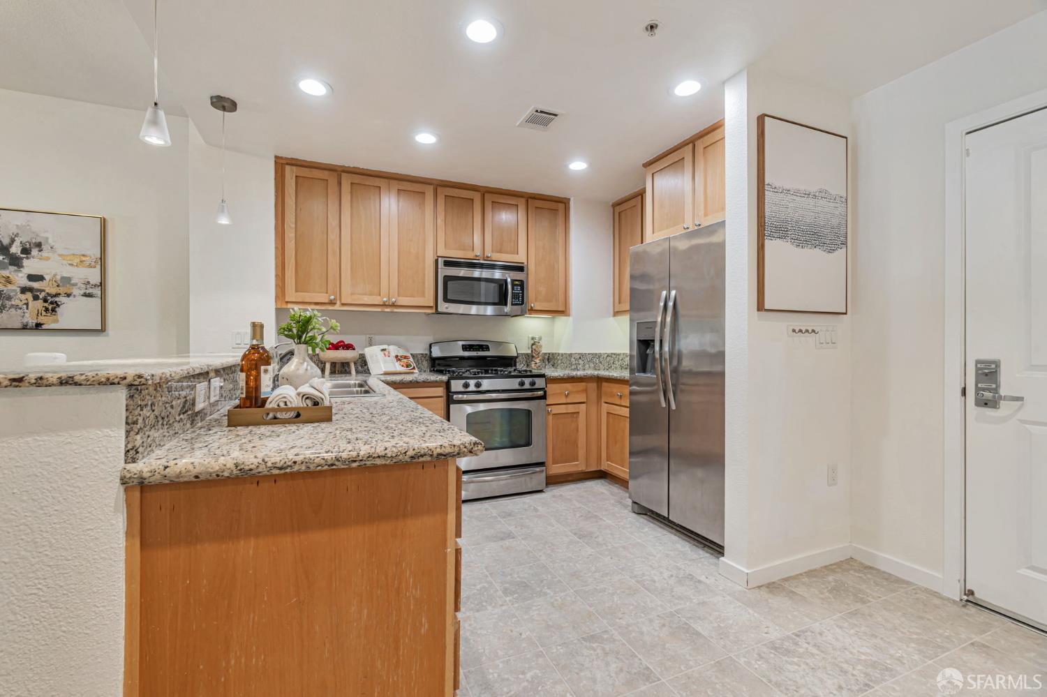 Detail Gallery Image 8 of 33 For 1488 El Camino Real #102,  South San Francisco,  CA 94080 - 1 Beds | 1 Baths