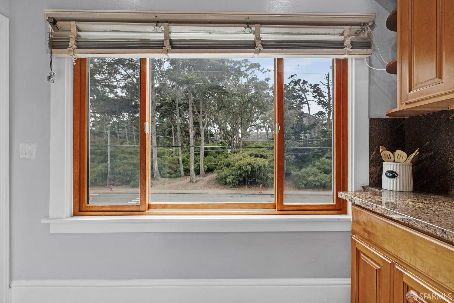 Detail Gallery Image 21 of 45 For 5600 Fulton St, San Francisco,  CA 94121 - 5 Beds | 3/1 Baths