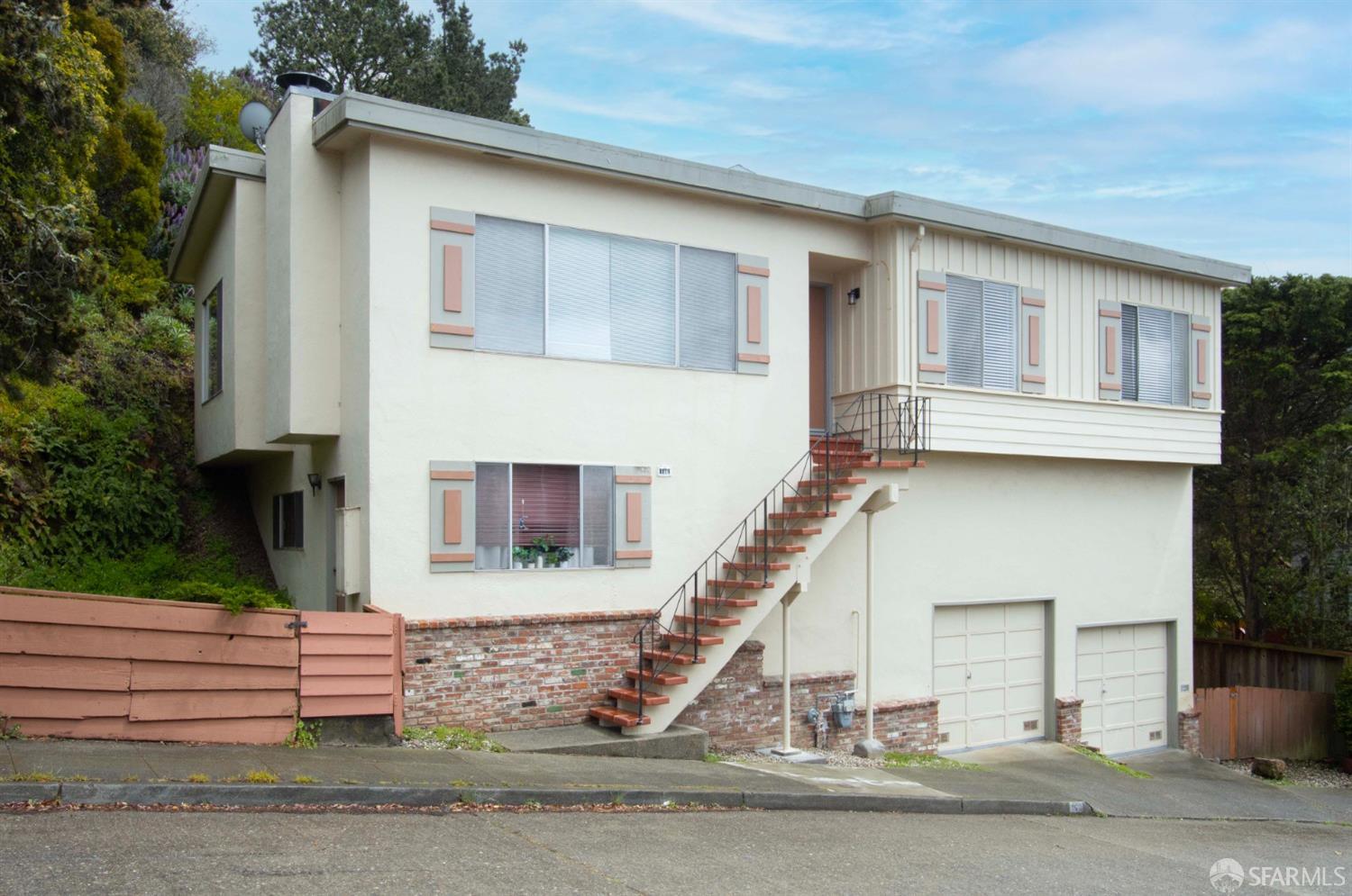 Detail Gallery Image 3 of 18 For 160 Devonshire Way, San Francisco,  CA 94131 - 3 Beds | 2 Baths