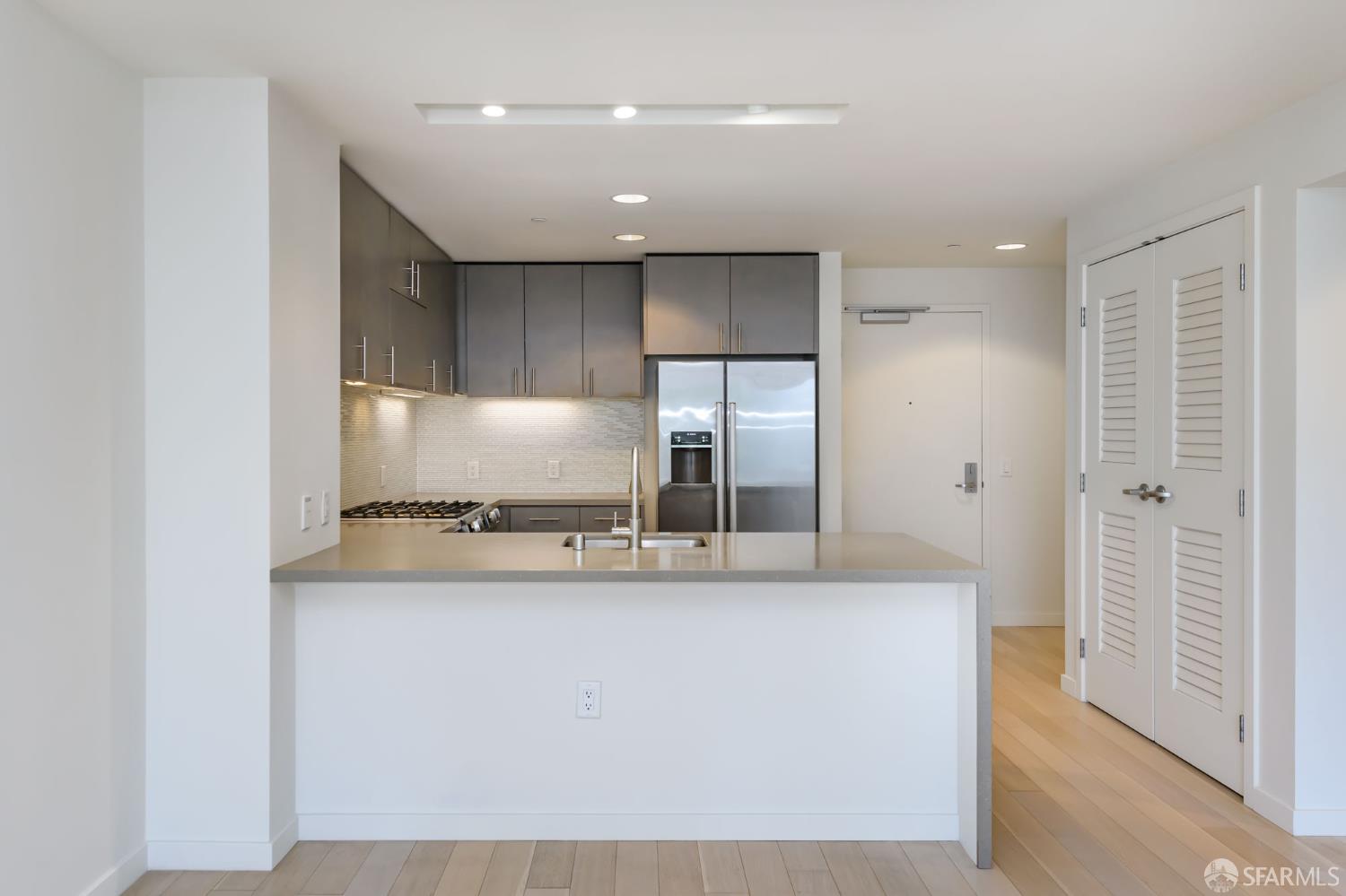 Detail Gallery Image 9 of 27 For 52 Innes Ct #308,  San Francisco,  CA 94124 - 1 Beds | 1 Baths