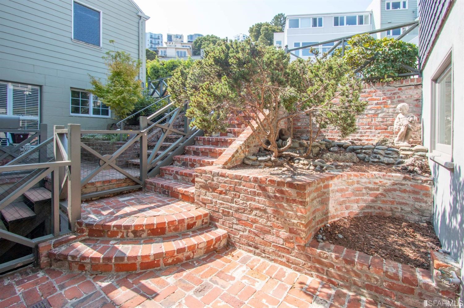 Detail Gallery Image 4 of 41 For 157 Villa Ter, San Francisco,  CA 94114 - 4 Beds | 2/1 Baths