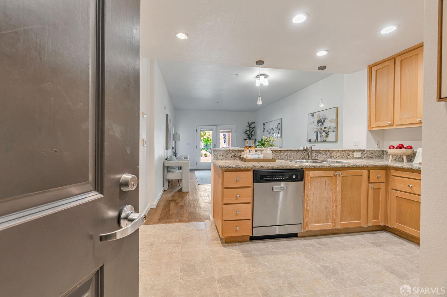 Detail Gallery Image 3 of 33 For 1488 El Camino Real #102,  South San Francisco,  CA 94080 - 1 Beds | 1 Baths