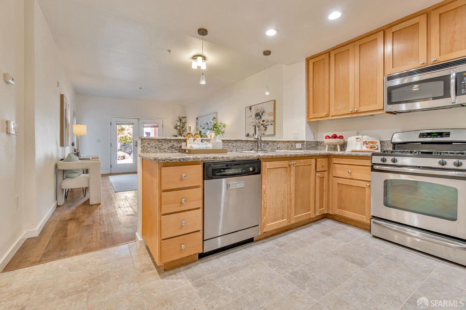 Detail Gallery Image 4 of 33 For 1488 El Camino Real #102,  South San Francisco,  CA 94080 - 1 Beds | 1 Baths