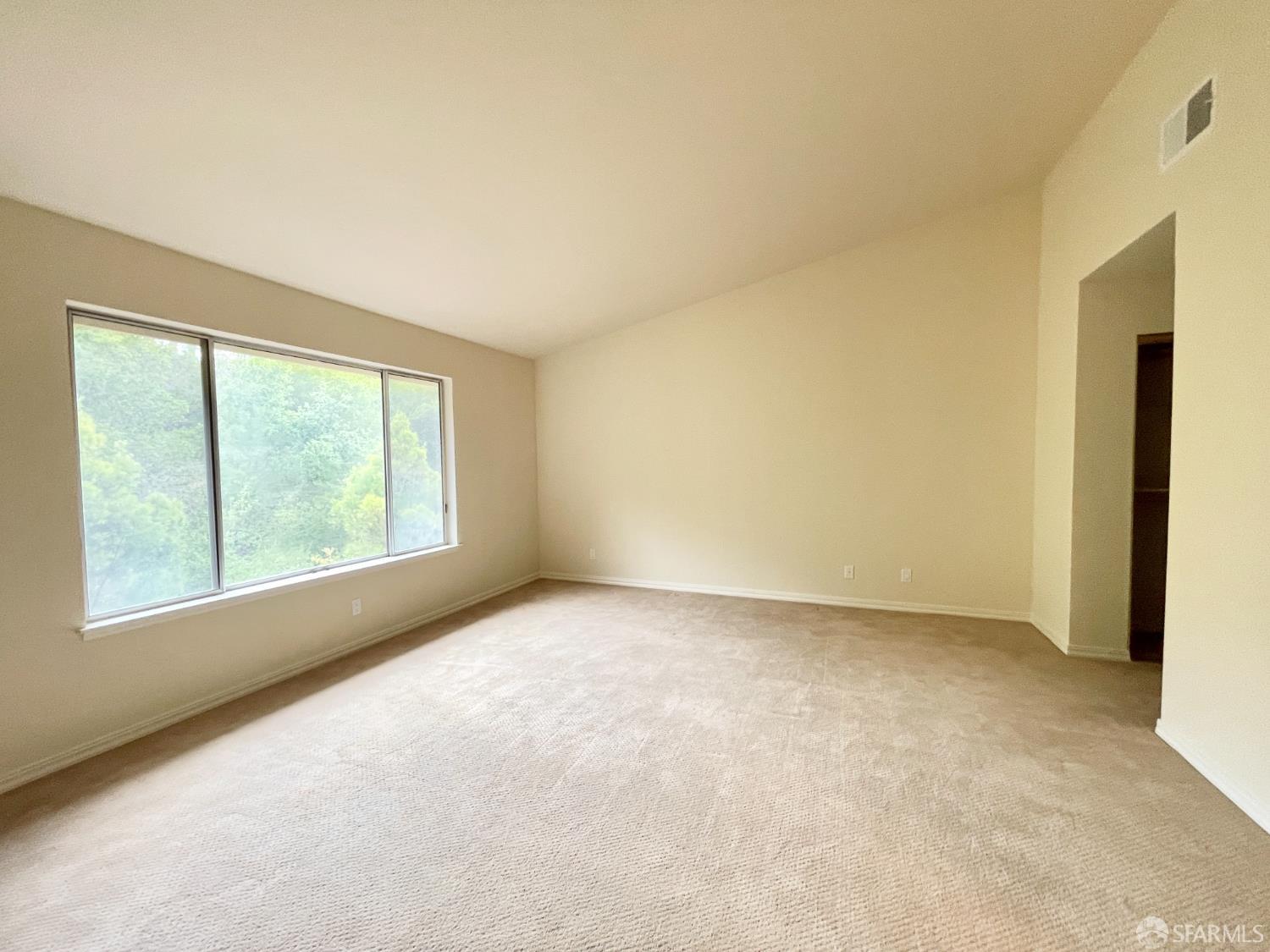 Detail Gallery Image 12 of 25 For 101 Grassmere Cir, San Ramon,  CA 94582 - 3 Beds | 2/1 Baths