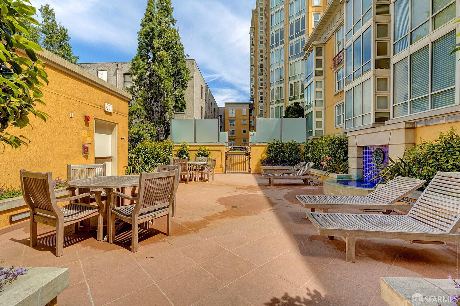 Detail Gallery Image 7 of 9 For 1483 Sutter St #705,  San Francisco,  CA 94109 - 2 Beds | 2 Baths