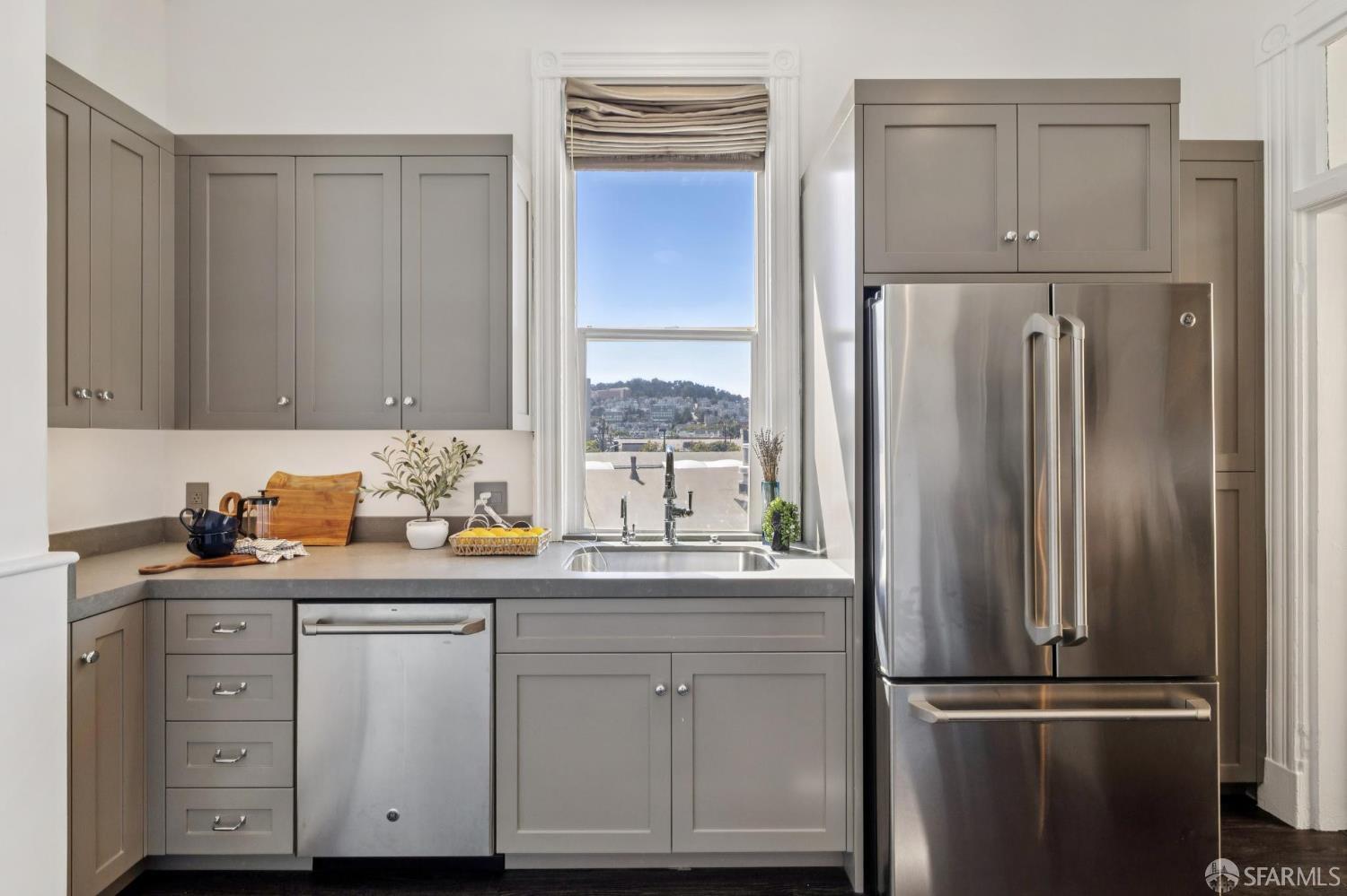 Detail Gallery Image 4 of 36 For 264 Clinton Park St, San Francisco,  CA 94103 - 3 Beds | 1 Baths