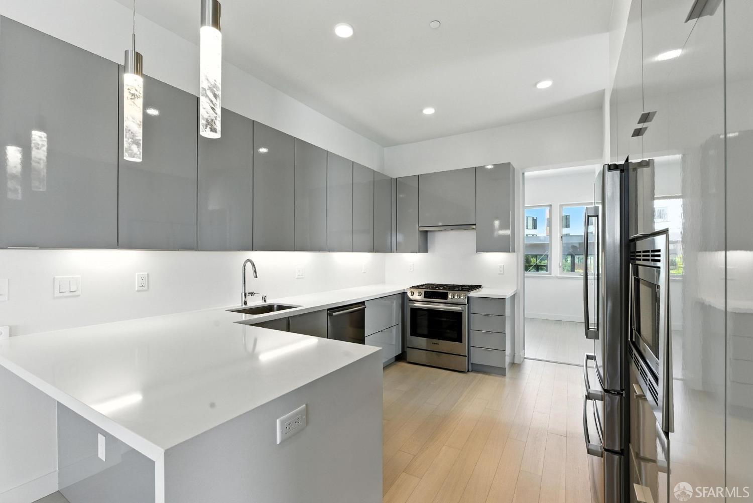 Detail Gallery Image 12 of 83 For 29 Kirkwood Ave, San Francisco,  CA 94124 - 3 Beds | 2/1 Baths