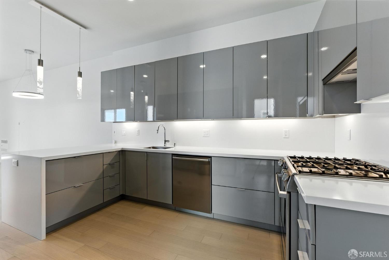 Detail Gallery Image 13 of 83 For 29 Kirkwood Ave, San Francisco,  CA 94124 - 3 Beds | 2/1 Baths