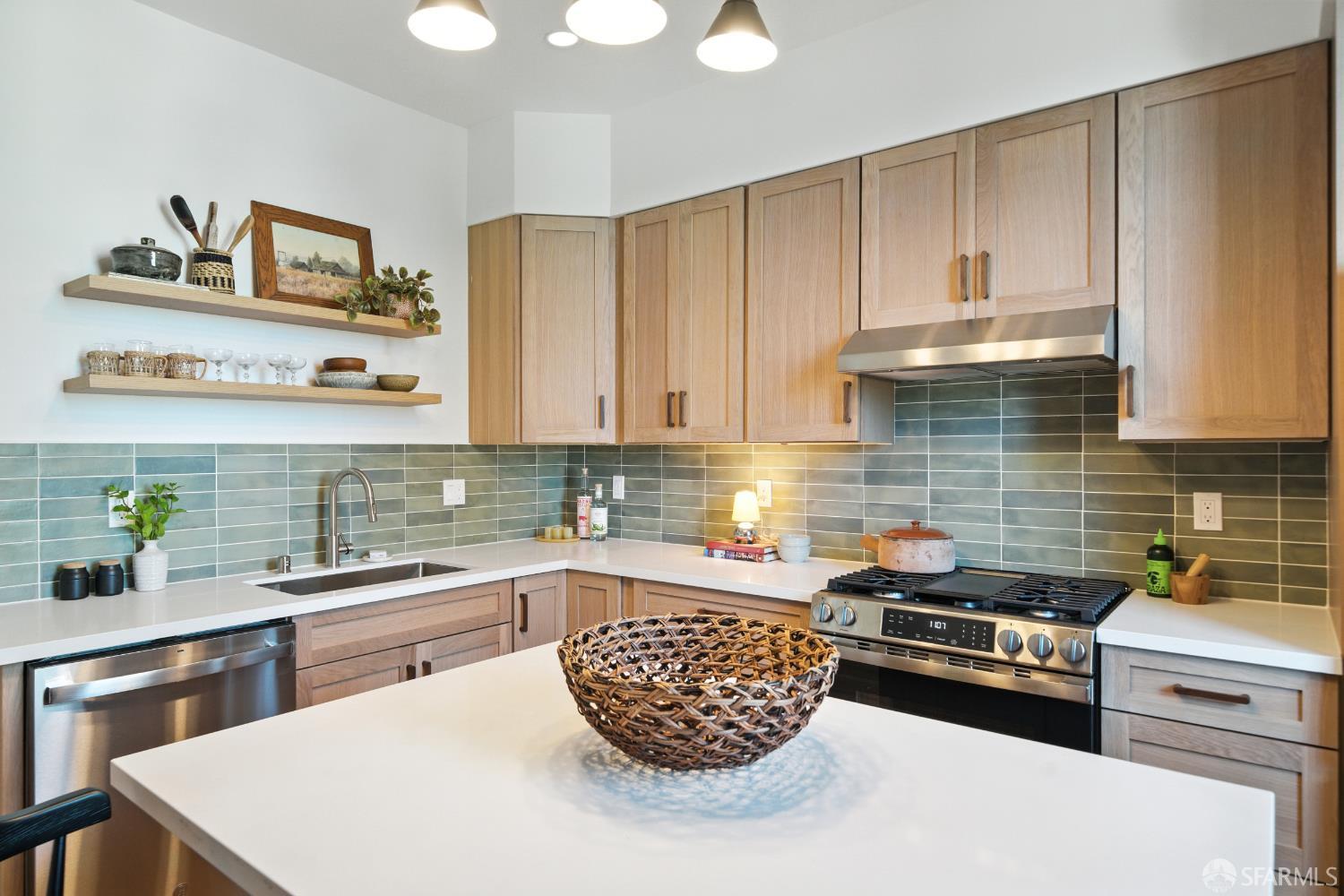 Detail Gallery Image 12 of 30 For 125 Ord St, San Francisco,  CA 94114 - 2 Beds | 1 Baths