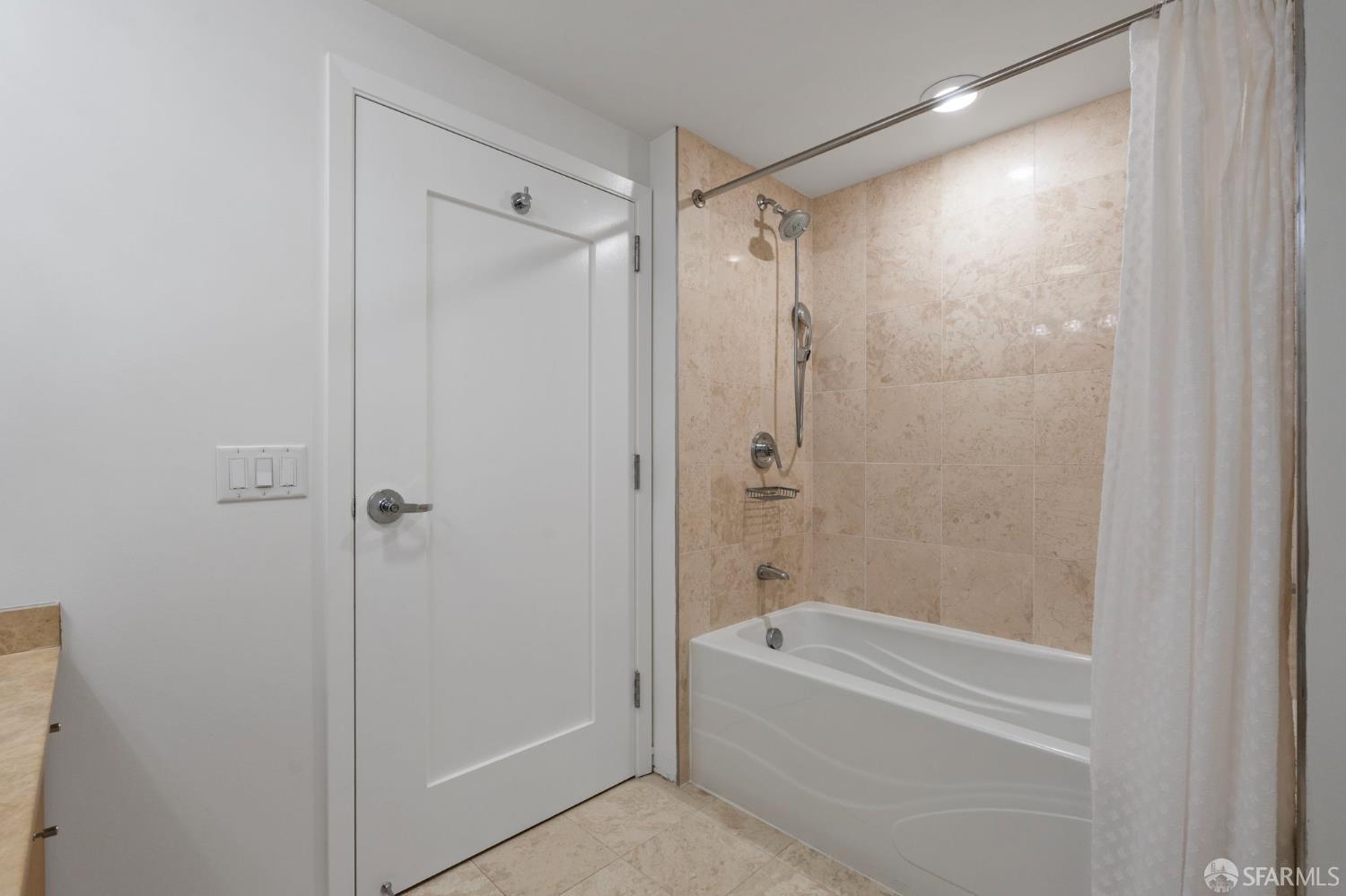 Photo #31: 425064635 Listing: Photo #31