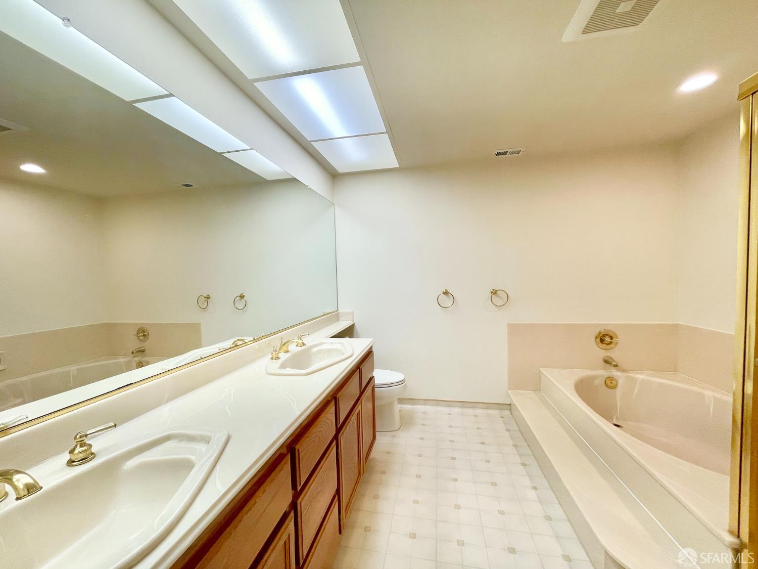 Detail Gallery Image 18 of 25 For 101 Grassmere Cir, San Ramon,  CA 94582 - 3 Beds | 2/1 Baths
