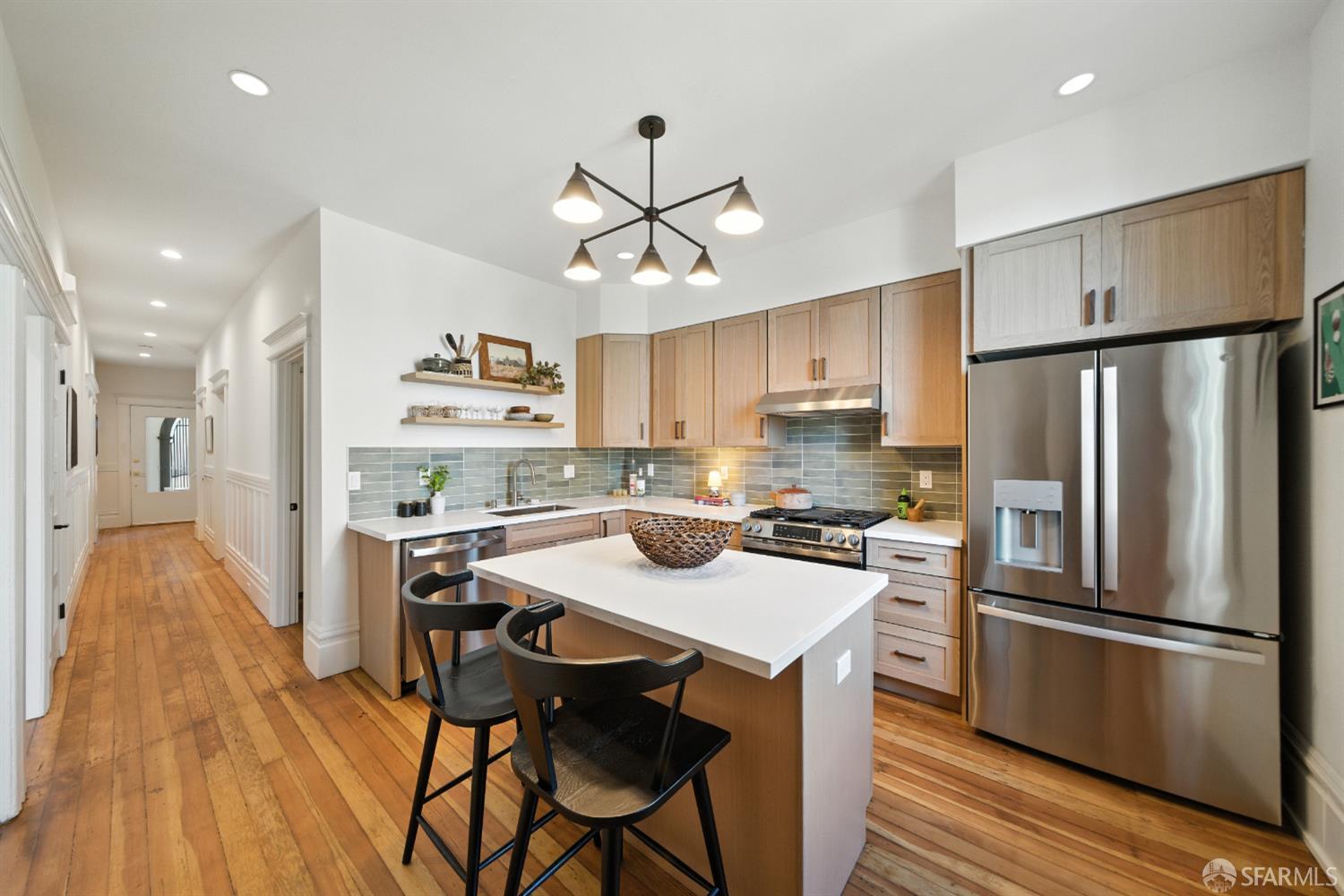 Detail Gallery Image 2 of 30 For 125 Ord St, San Francisco,  CA 94114 - 2 Beds | 1 Baths