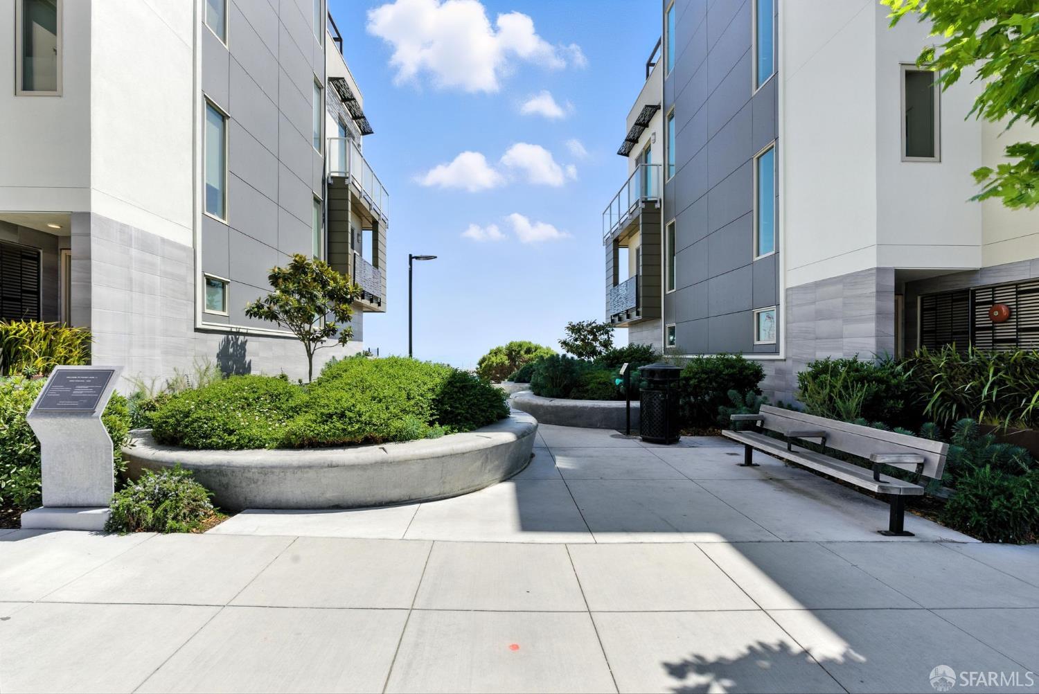 Detail Gallery Image 2 of 83 For 29 Kirkwood Ave, San Francisco,  CA 94124 - 3 Beds | 2/1 Baths